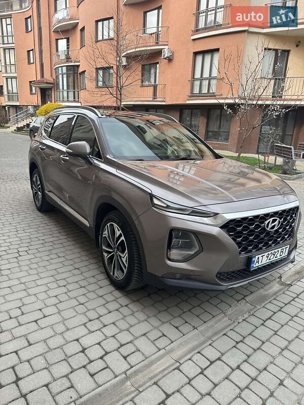 Внедорожник / Кроссовер Hyundai Santa FE 2019 в 