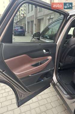 Внедорожник / Кроссовер Hyundai Santa FE 2019 в 