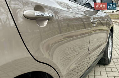 Внедорожник / Кроссовер Hyundai Santa FE 2011 в 
