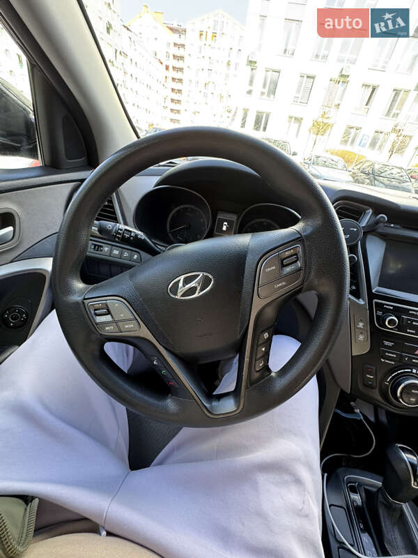 Внедорожник / Кроссовер Hyundai Santa FE 2016 в Киеве