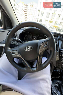 Внедорожник / Кроссовер Hyundai Santa FE 2016 в 