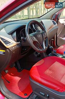 Внедорожник / Кроссовер Hyundai Santa FE 2015 в 