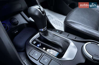 Внедорожник / Кроссовер Hyundai Santa FE 2013 в 