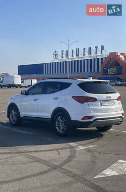 Внедорожник / Кроссовер Hyundai Santa FE 2017 в 