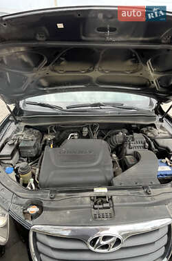 Внедорожник / Кроссовер Hyundai Santa FE 2010 в 