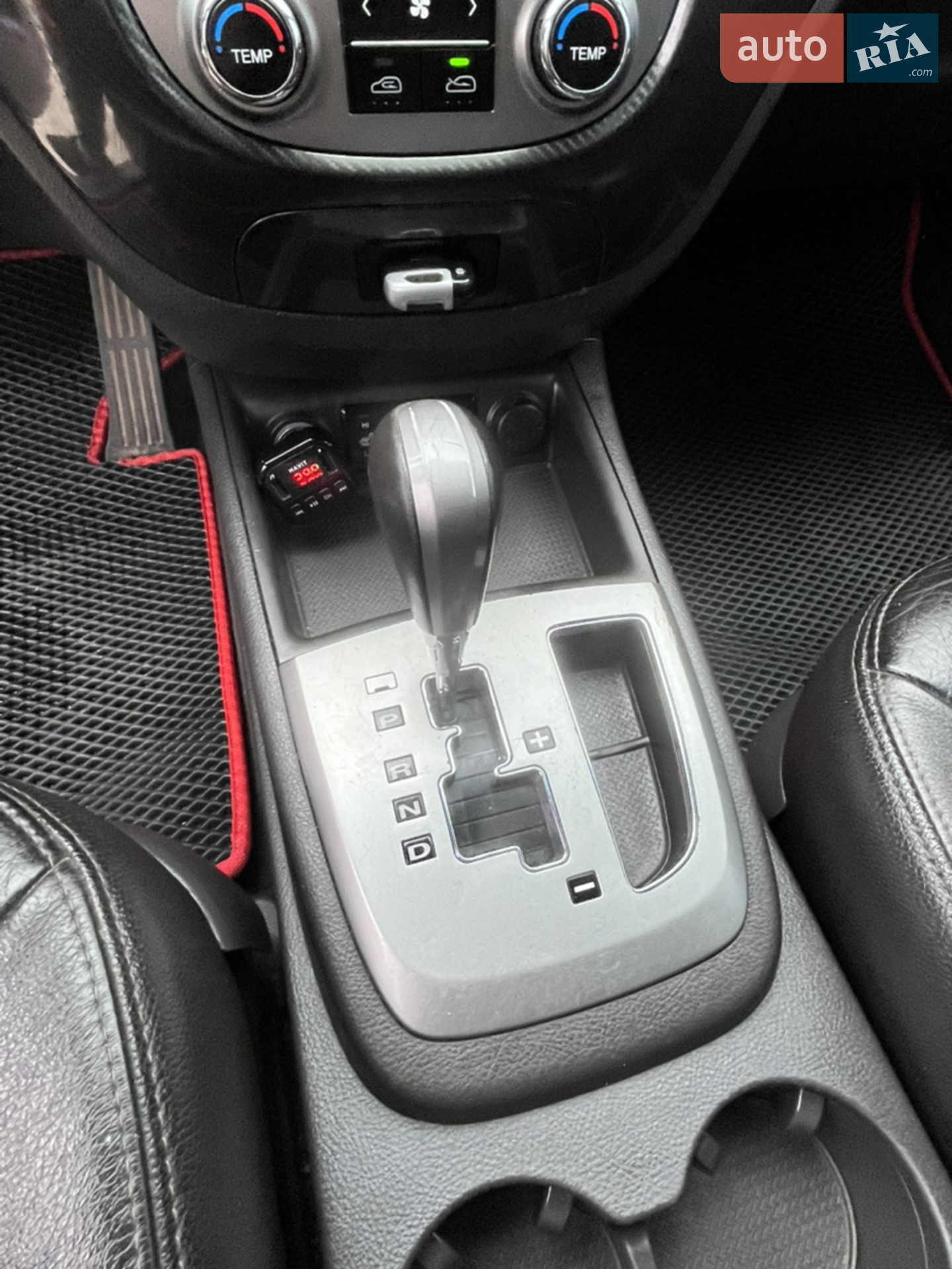 2010 Hyundai Santa Fe - мініатюра 26