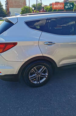 Внедорожник / Кроссовер Hyundai Santa FE 2016 в 