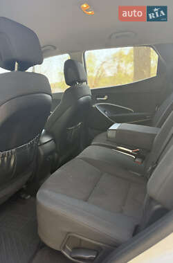 Внедорожник / Кроссовер Hyundai Santa FE 2013 в 