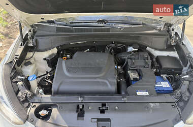 Внедорожник / Кроссовер Hyundai Santa FE 2013 в 