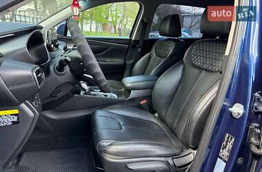 Внедорожник / Кроссовер Hyundai Santa FE 2018 в 