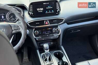 Внедорожник / Кроссовер Hyundai Santa FE 2018 в 