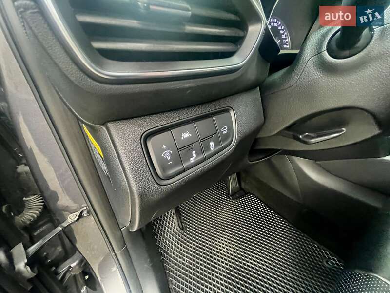 Внедорожник / Кроссовер Hyundai Santa FE 2019 в Киеве