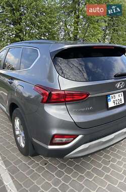 Внедорожник / Кроссовер Hyundai Santa FE 2019 в 