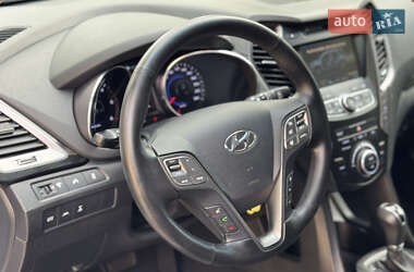 Внедорожник / Кроссовер Hyundai Santa FE 2015 в 