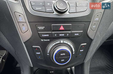 Внедорожник / Кроссовер Hyundai Santa FE 2015 в 