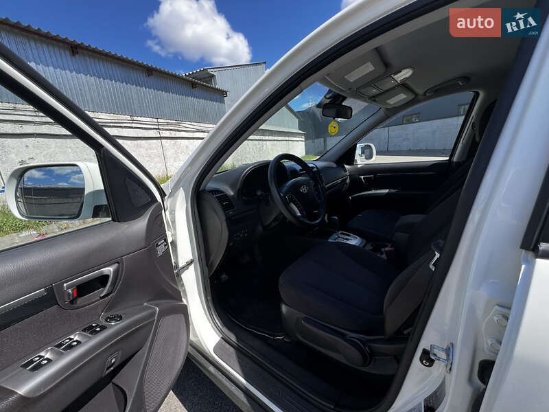 Внедорожник / Кроссовер Hyundai Santa FE 2010 в Киеве
