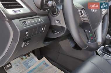 Внедорожник / Кроссовер Hyundai Santa FE 2016 в 