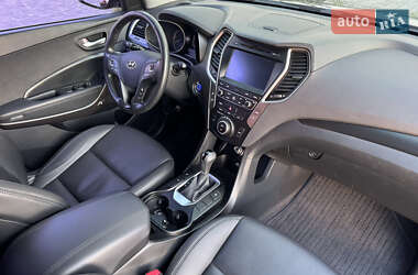 Внедорожник / Кроссовер Hyundai Santa FE 2015 в 