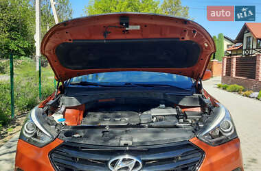 Внедорожник / Кроссовер Hyundai Santa FE 2016 в 