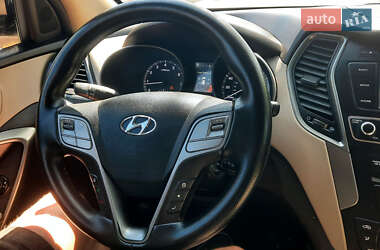 Внедорожник / Кроссовер Hyundai Santa FE 2016 в 