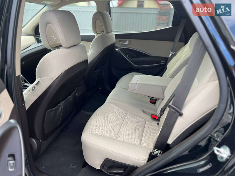 Позашляховик / Кросовер Hyundai Santa FE 2016 в Рівному