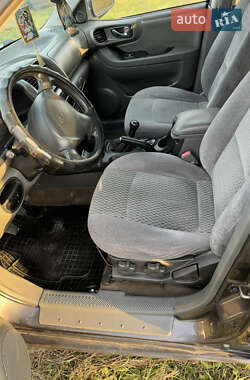 Позашляховик / Кросовер Hyundai Santa FE 2004 в 