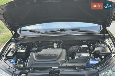Позашляховик / Кросовер Hyundai Santa FE 2011 в 