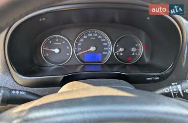 Позашляховик / Кросовер Hyundai Santa FE 2010 в 