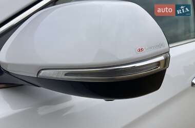 Внедорожник / Кроссовер Hyundai Santa FE 2015 в 