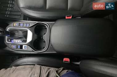 Внедорожник / Кроссовер Hyundai Santa FE 2015 в 