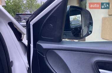 Внедорожник / Кроссовер Hyundai Santa FE 2015 в 