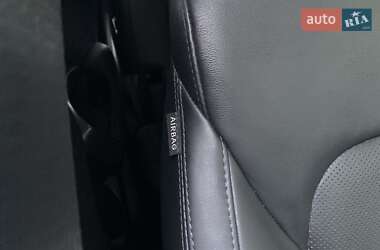 Внедорожник / Кроссовер Hyundai Santa FE 2015 в 