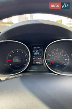 Позашляховик / Кросовер Hyundai Santa FE 2014 в 