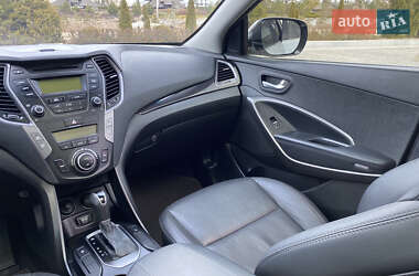 Позашляховик / Кросовер Hyundai Santa FE 2014 в 