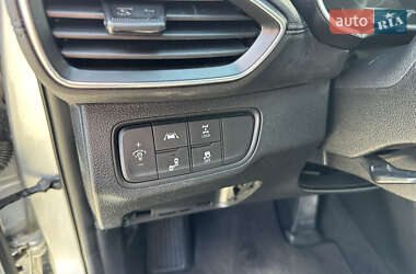 Позашляховик / Кросовер Hyundai Santa FE 2019 в 