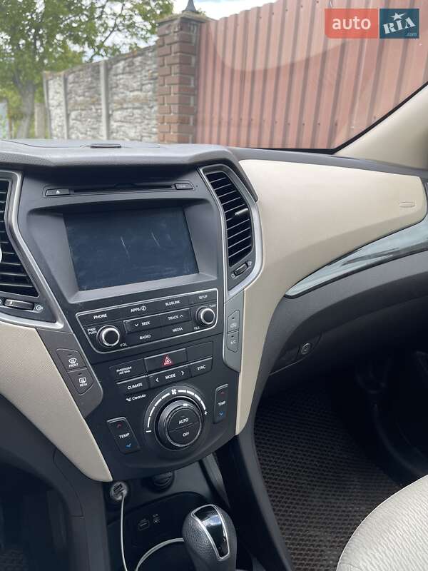 Внедорожник / Кроссовер Hyundai Santa FE 2017 в Киеве