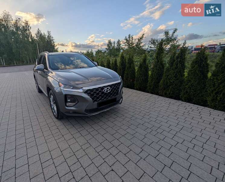Внедорожник / Кроссовер Hyundai Santa FE 2018 в 