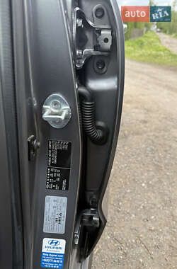 Внедорожник / Кроссовер Hyundai Santa FE 2012 в 