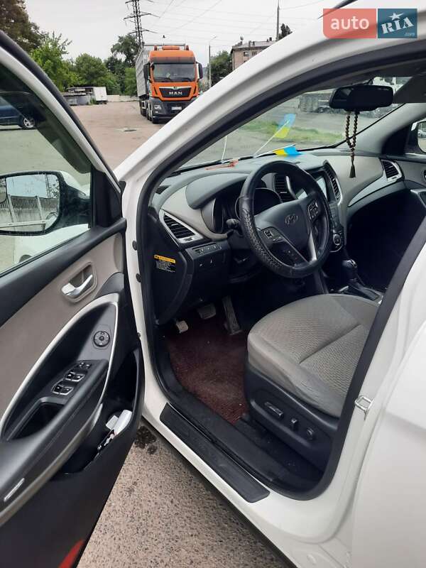 Позашляховик / Кросовер Hyundai Santa FE 2015 в Кам'янському