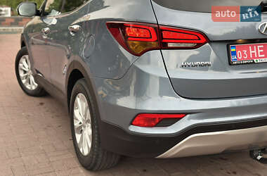 Внедорожник / Кроссовер Hyundai Santa FE 2017 в 