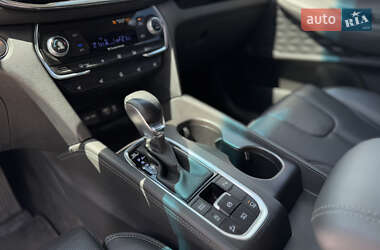 Позашляховик / Кросовер Hyundai Santa FE 2019 в 