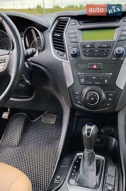 Позашляховик / Кросовер Hyundai Santa FE 2013 в 