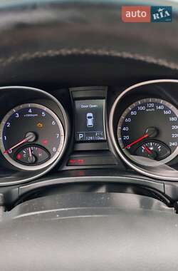 Позашляховик / Кросовер Hyundai Santa FE 2013 в 