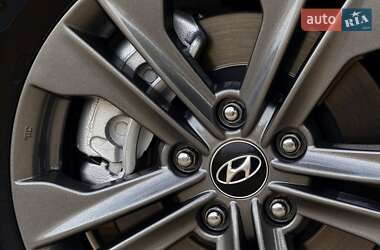 Позашляховик / Кросовер Hyundai Santa FE 2013 в 