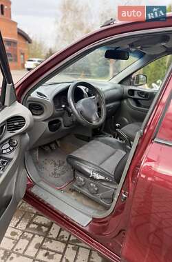 Внедорожник / Кроссовер Hyundai Santa FE 2001 в 