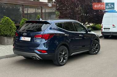 Внедорожник / Кроссовер Hyundai Santa FE 2016 в 