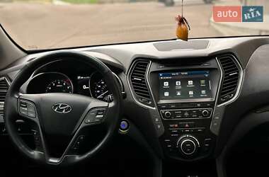 Внедорожник / Кроссовер Hyundai Santa FE 2016 в 