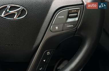 Внедорожник / Кроссовер Hyundai Santa FE 2016 в 