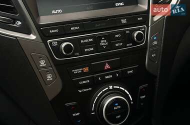 Внедорожник / Кроссовер Hyundai Santa FE 2016 в 