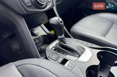Внедорожник / Кроссовер Hyundai Santa FE 2016 в 
